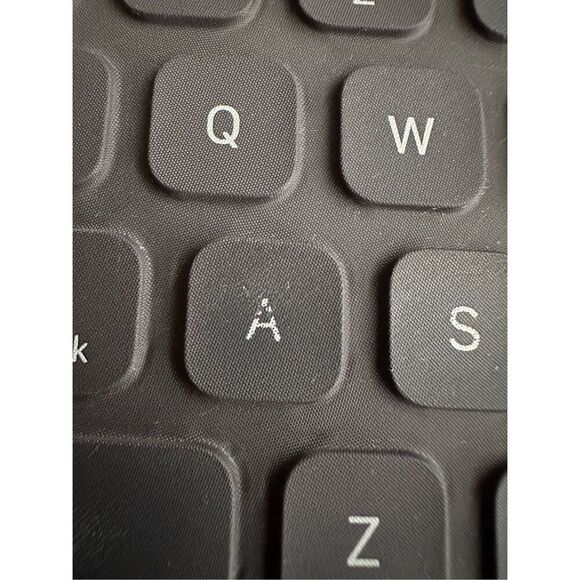 iPad Pro Smart Keyboard 10.5 in Model A1829 MPTL2LL/A Black Case - Picture 4 of 4